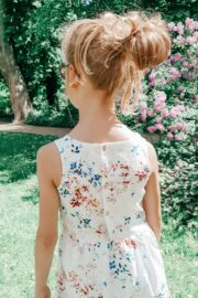 LA.LUKA Berlin – Mädchenkleid geblümt weiß LA.LUKA Berlin – Mädchenkleid geblümt weiß