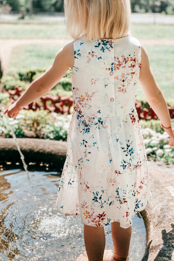 LA.LUKA Berlin – Mädchenkleid geblümt weiß LA.LUKA Berlin – Mädchenkleid geblümt weiß