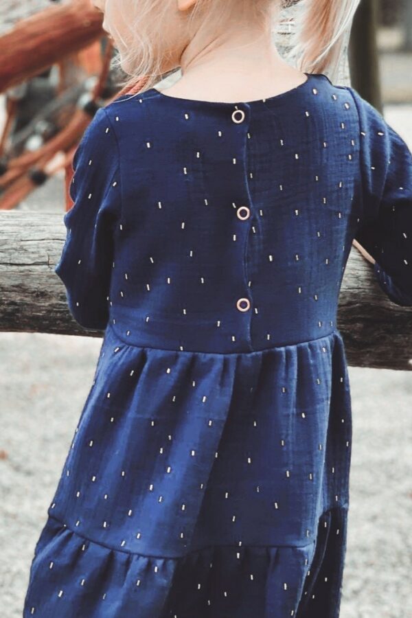 LA.LUKA Berlin – Musselinkleid dunkelblau gold