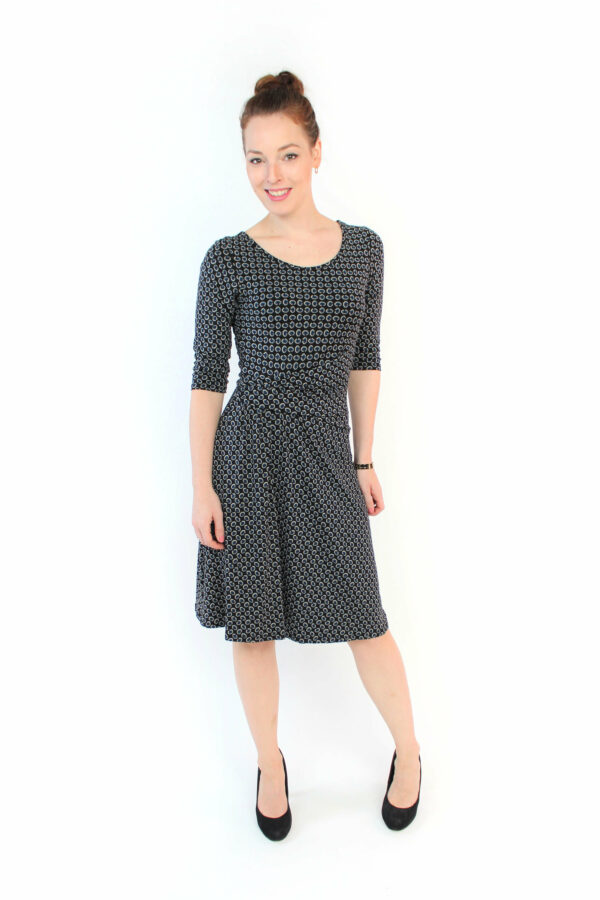 LA.LUKA Berlin – Jerseykleid dunkelblau schwarz Punkte LA.LUKA Berlin – Jerseykleid dunkelblau schwarz Punkte