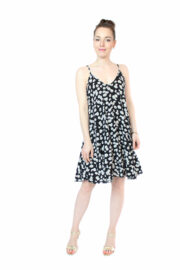 LA.LUKA Berlin – Sommer 2023 Trägerkleid schwarz weiß Gänseblümchen 3 LA.LUKA Berlin – Sommer 2023 Trägerkleid schwarz weiß Gänseblümchen 3