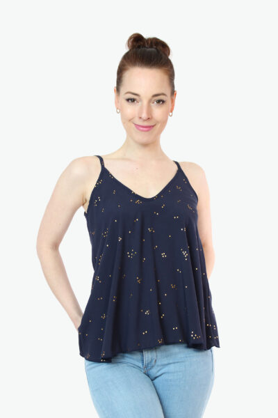 Trägertop von LA.LUKA Berlin im eleganten dunkelblau mit goldenen Püntchen. Das Sommertop besteht aus feinem Viskose. Perfekt geeignet für den Sommer durch den luftig, lockeren Schnitt. Das Top mit den schmalen Spaghettiträgern ist fair produziert in Berlin.