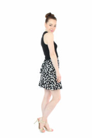 LA.LUKA Berlin – Sommer 2023 Wickelrock schwarz Gänseblümchen 2