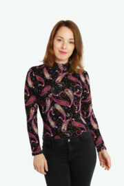 LA.LUKA Berlin – Stehkragen Shir lila Paisley 2